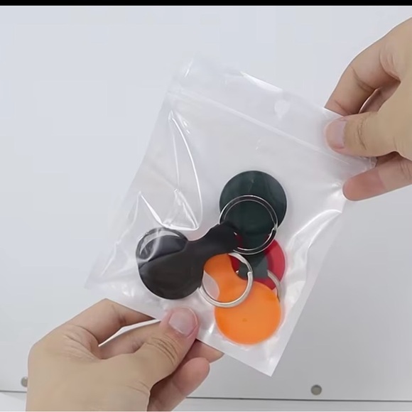 Air Tag Keychain Portable Shockproof
Silicone Protective Cover (set of 4) - Picture 11 of 11